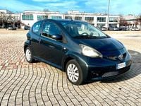Usata Toyota Aygo 68 CV (50 kW) 2005 Grigio Utilitaria