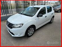 Usata Dacia Sandero Lauréate 75 CV (55 kW) 2013 Bianco Berlina