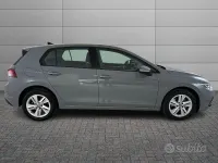 Usata VW Golf VIII Life 116 CV (85 kW) 2023 Grigio Berlina