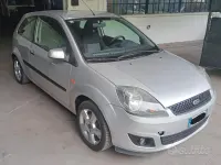 Usata Ford Fiesta 75 CV (55 kW) 2006 Grigio Utilitaria