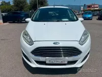 Usata Ford Fiesta Titanium 75 CV (55 kW) 2014 Bianco Utilitaria