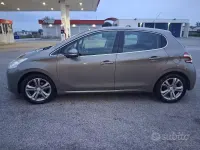 Usata Peugeot 208 Allure 82 CV (60 kW) 2012 Marrone Utilitaria