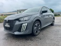 Usata Peugeot 208 Allure 101 CV (74 kW) 2024 Grigio Utilitaria