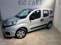 Käytetty Fiat Qubo Lounge 80 HP (58 kW) 2018 Harmaa Tila-auto