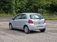 Usata Toyota Yaris Sol 69 CV (50 kW) 2007 Grigio Utilitaria