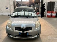 Usata Toyota Yaris 2006 Grigio Berlina