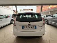 Usata Ford Fiesta 96 CV (70 kW) 2017 Bianco Utilitaria