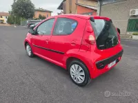 Usata Peugeot 107 68 CV (50 kW) 2010 Rosso Utilitaria