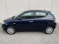 Usata Lancia Ypsilon Gold 69 CV (50 kW) 2017 Blu Utilitaria