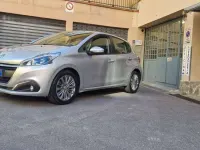 Usata Peugeot 208 Active 75 CV (55 kW) 2017 Argento Utilitaria