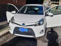 Usata Toyota Yaris Hybrid 75 CV (55 kW) 2013 Bianco Utilitaria