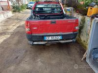 Usata Fiat Strada 63 CV (46 kW) 2005 Rosso Pick-up