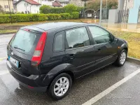 Second-hand Ford Fiesta 75 CP (55 kW) 2004 Negru Hatchback