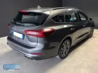 Usata Ford Focus ST-Line 155 CV (114 kW) 2023 Grigio metallizzato Station wagon