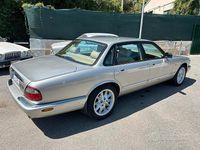 Usata Jaguar XJ8 237 CV (174 kW) 1998 Argento Berlina