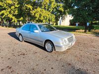 Usata Mercedes E200 Elegance 186 CV (136 kW) 2000 Grigio Berlina