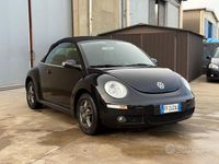 Usata VW Beetle 102 CV (75 kW) 2010 Nero Cabrio