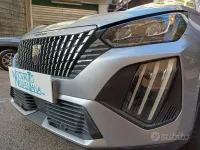 Usata Peugeot 2008 Allure 101 CV (74 kW) 2025 Bianco SUV