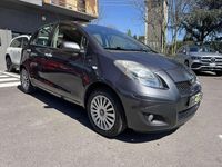 Usata Toyota Yaris Sol 69 CV (50 kW) 2011 Grigio Utilitaria