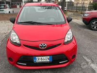 Usata Toyota Aygo Connect Style 68 CV (50 kW) 2013 Rosso Utilitaria