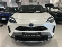 Usata Toyota Yaris Cross 116 CV (85 kW) 2021 Pearl white & black SUV