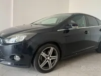Usata Ford Focus 125 CV (91 kW) 2012 Nero Berlina