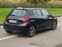 Usata Peugeot 208 75 CV (55 kW) 2018 Nero Utilitaria