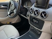 Usata Mercedes B180 Premium 122 CV (89 kW) 2012 Bianco Utilitaria