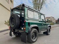 Usado Land Rover Defender 122 HP (89 kW) 2000 Verde Carrinha