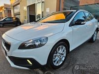 Usata Volvo V40 CC Momentum 120 CV (88 kW) 2017 Bianco Station wagon
