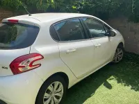 Usata Peugeot 208 68 CV (50 kW) 2015 Bianco Utilitaria