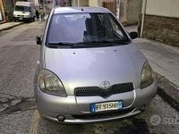Occasion Toyota Yaris Luna 86 ch (63 kW) 2001 Gris Berline