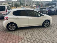 Usata Peugeot 208 Allure 68 CV (50 kW) 2015 Bianco Utilitaria