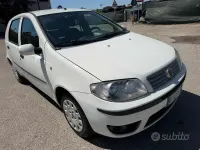 Usata Fiat Punto Active 60 CV (44 kW) 2010 Bianco Utilitaria