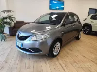 Usata Lancia Ypsilon Silver 69 CV (50 kW) 2017 Grigio Utilitaria