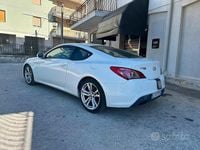 Usata Hyundai Genesis Sport 213 CV (156 kW) 2011 Bianco Coupé