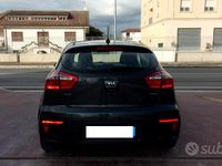 Usata Kia Rio Active 75 CV (55 kW) 2017 Grigio Berlina