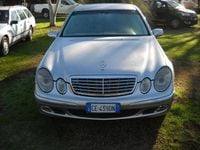 Usata Mercedes E220 Elegance 149 CV (109 kW) 2003 Argento Berlina