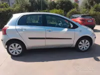 Usata Toyota Yaris Sol 69 CV (50 kW) 2009 Grigio Utilitaria