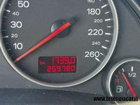 Begagnad Audi A4 131 HK (96 kW) 2001 Grå Sedan