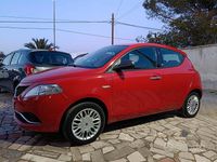 Usado Lancia Ypsilon Silver 69 HP (50 kW) 2018 Vermelho Citadino
