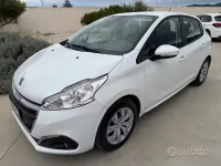 Usata Peugeot 208 Active 75 CV (55 kW) 2015 Bianco Utilitaria
