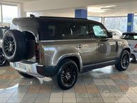 Usata Land Rover Defender SE Dynamic 200 CV (147 kW) 2021 Gondwana stone gloss SUV