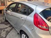 Usata Ford Fiesta 70 CV (51 kW) 2011 Grigio Berlina