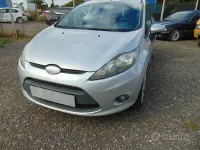 Usata Ford Fiesta 73 CV (53 kW) 2010 Grigio Berlina