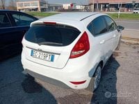Usata Ford Fiesta 95 CV (69 kW) 2010 Bianco Berlina