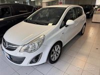 Usata Opel Corsa 85 CV (62 kW) 2013 Bianco Berlina