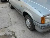 Usata Opel Corsa 45 CV (33 kW) 1985 Verde Berlina