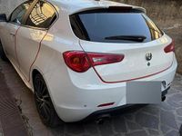 Usata Alfa Romeo Giulietta Quadrifoglio Verde 235 CV (172 kW) 2011 Bianco Utilitaria