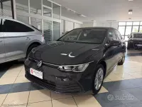 Usata VW Golf VIII Life 116 CV (85 kW) 2023 Grigio Berlina